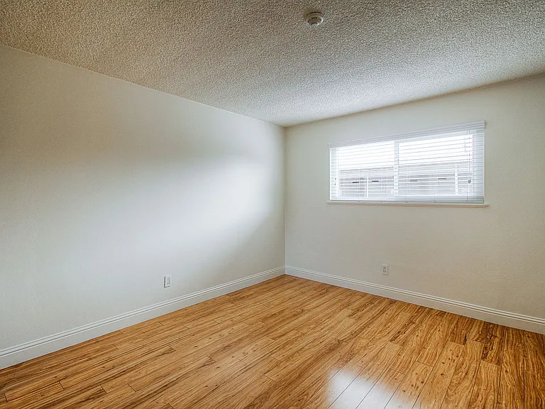 1532 Atlanta Ct #7 — Photo 14