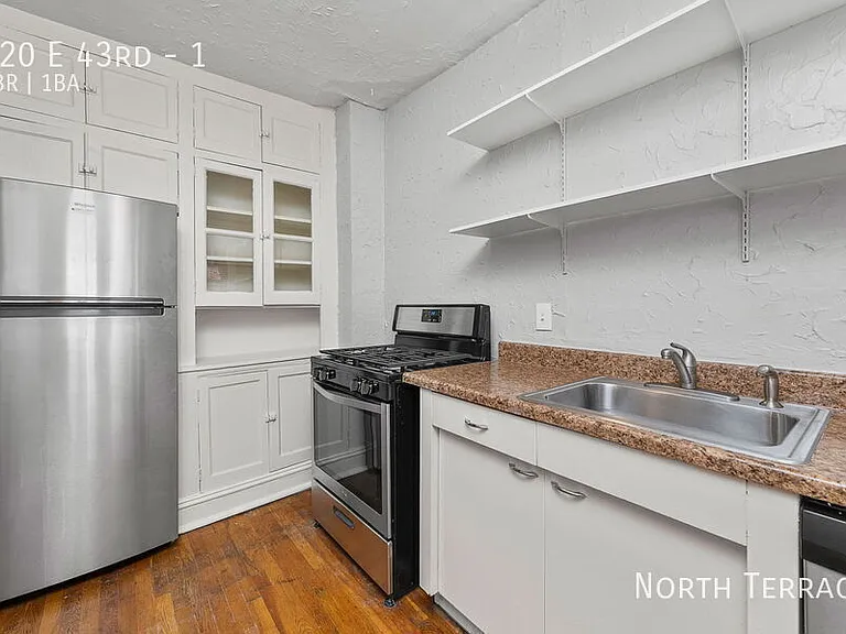 820 E 43rd St #1 — Photo 3
