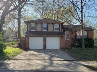 12916 S Raintree Dr, Olathe, KS 66062