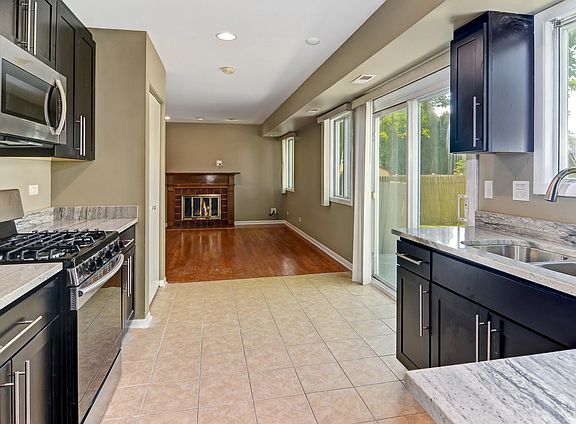 4th image of 115 Ainslie Dr