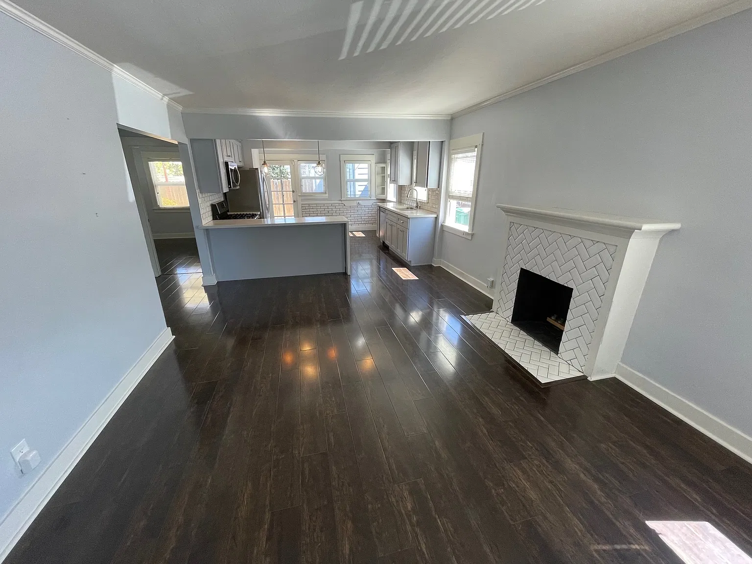 2 bed, 768 sqft, $3,450 — Photo 4
