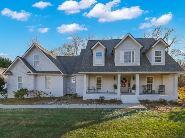 758 W 12th St, Chickamauga, GA 30707