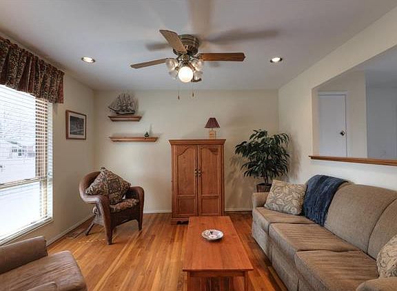 4th image of 1502 Langholm Dr