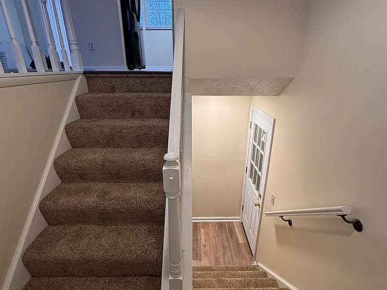 300 Pegotty Ct NE — Photo 4