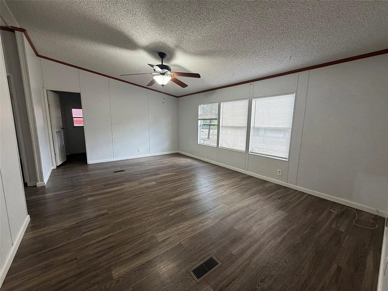 3 bed, 2.0 bath, 1792 sqft, $1,800 — Photo 4
