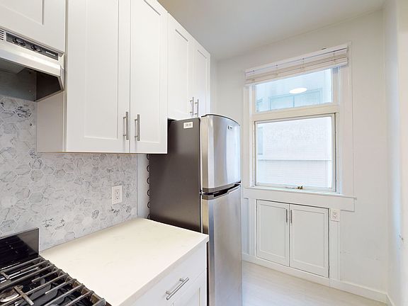 3rd image of 1102 Bush St #402