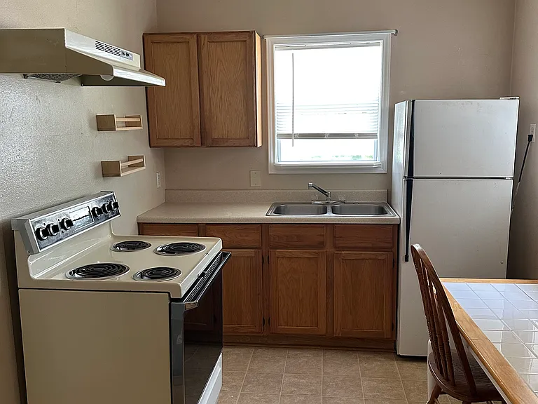 915 W Chestnut St #E — Photo 1
