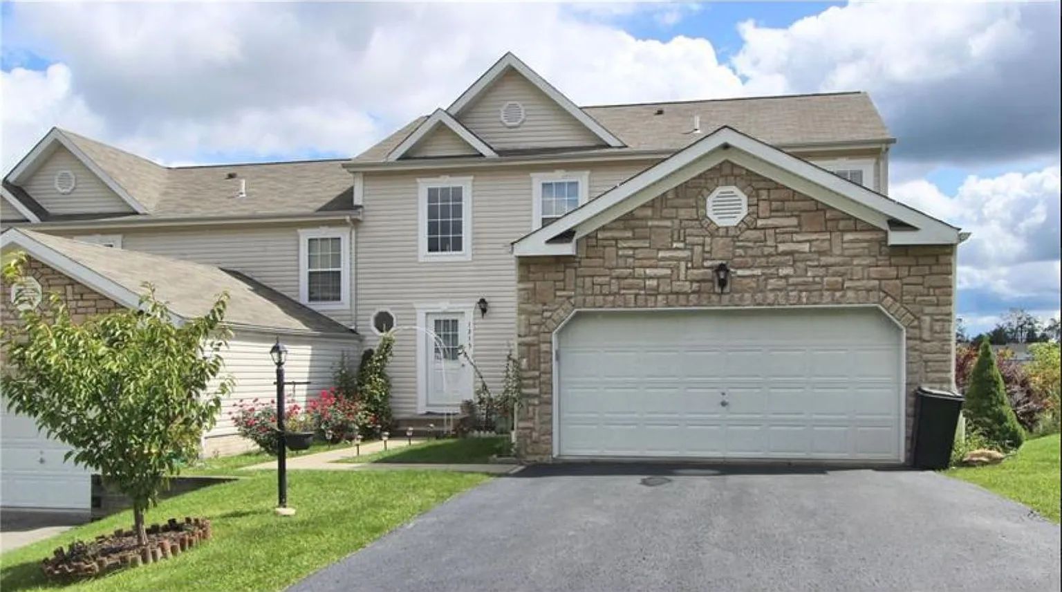 1215 Gneiss Dr photo 1