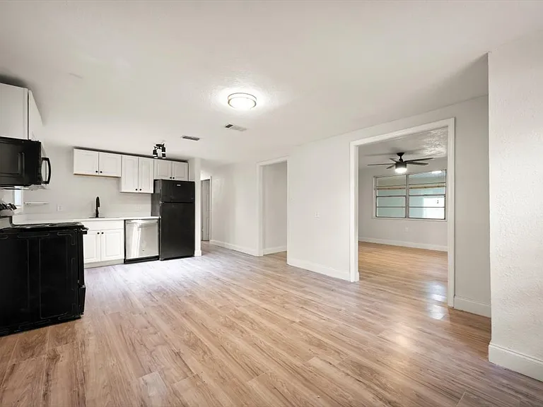 7903 New Kings Rd — Photo 8