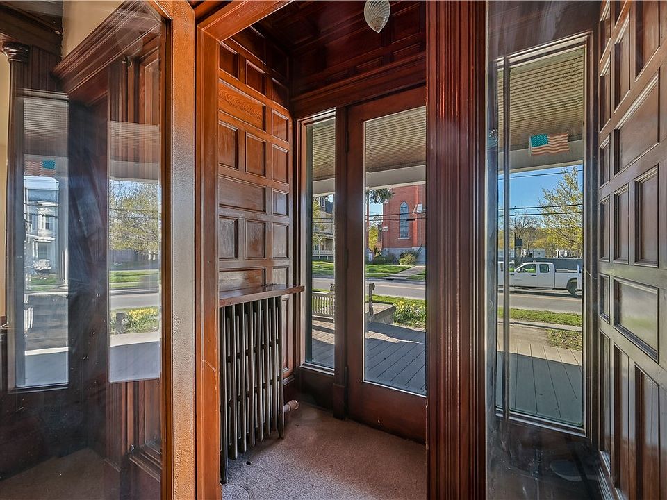 34th image of 616 E Main St