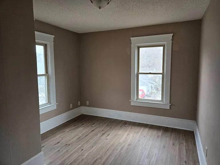 1029 Harpster Ave — Photo 12