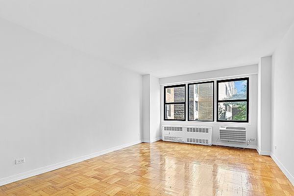 1st image of 200 E 15th St APT 6B