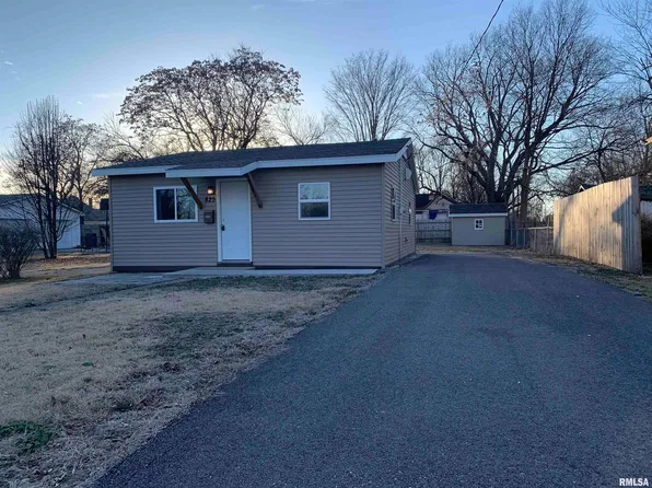 825 Beesley Ave, Jacksonville, IL 62650