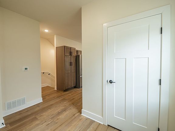 4th image of 118 Eiche Dr #6
