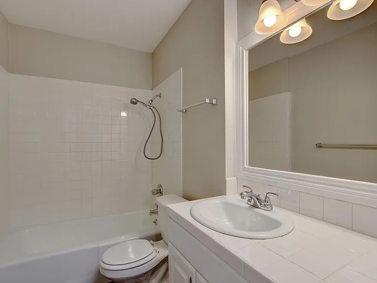 303 W 40th St #101 — Photo 11