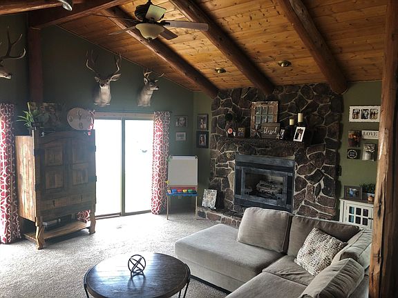 3rd image of 406 Aspen St