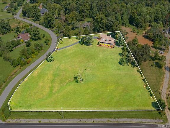 4th image of 7452 Saddlebrook Ct