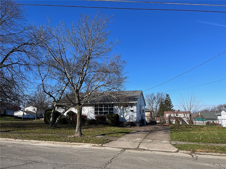 1st image of 1598 W 41st St