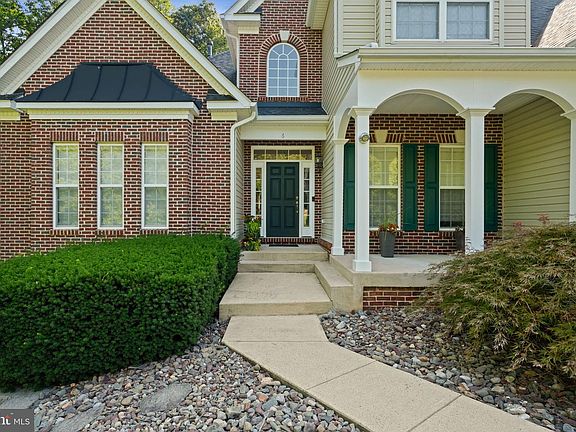 5th image of 6 Arden Ln