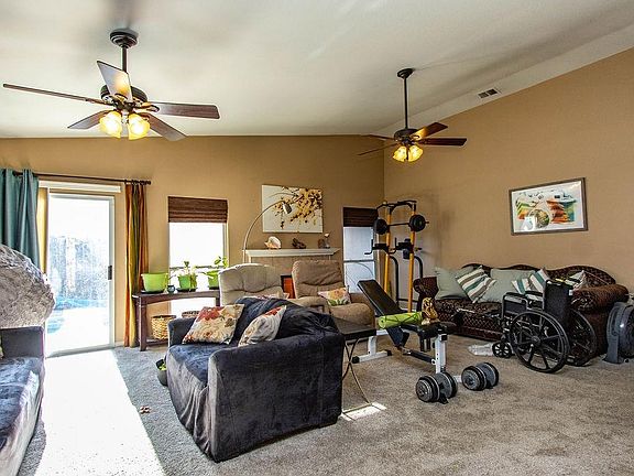 4th image of 2102 Royal Wood Ln