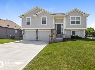 616 Laurus Dr, Raymore, MO 64083