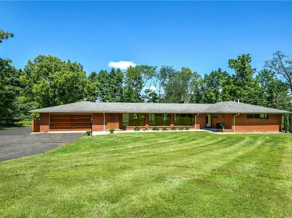 1643 Saucon Valley Rd, Bethlehem, PA 18015