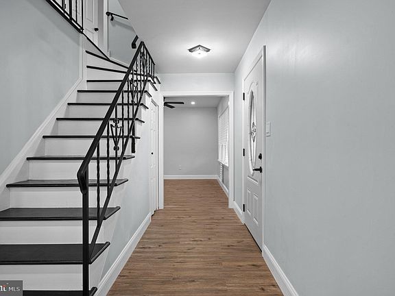 4th image of 16 Barrington Ln