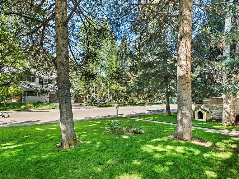 406 W Smuggler St — Photo 37