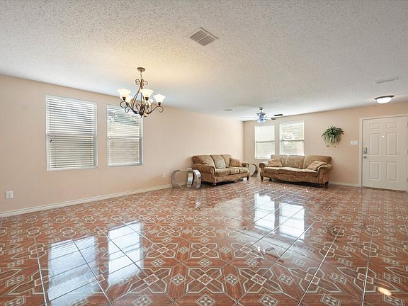 5th image of 511 Travis Ranch Trl