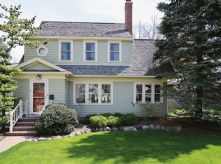 320 Pleasant St, Woodstock, IL 60098