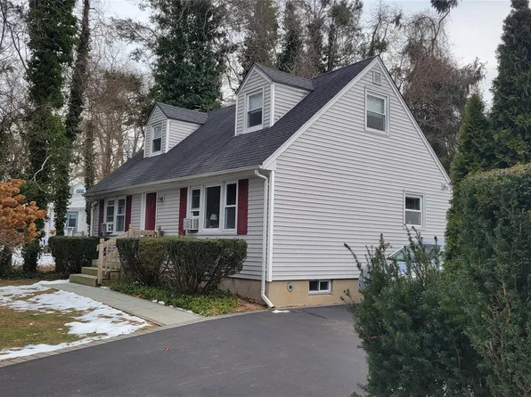 50 Deepdale Dr, Huntington Station, NY 11746