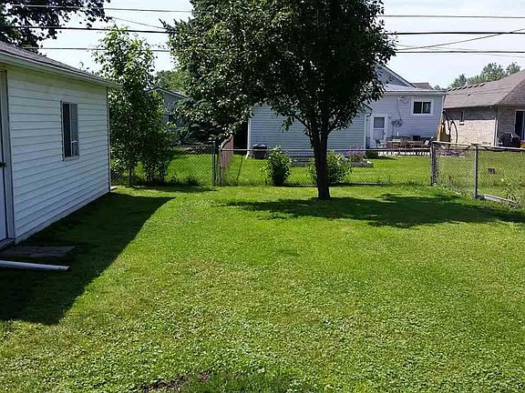 4th image of 22700 Mylls St