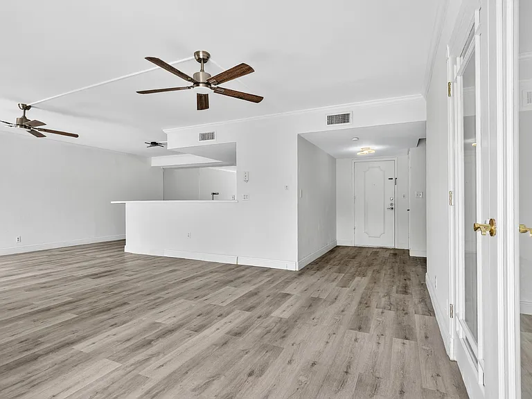 495 SE 8th St #242 — Photo 8