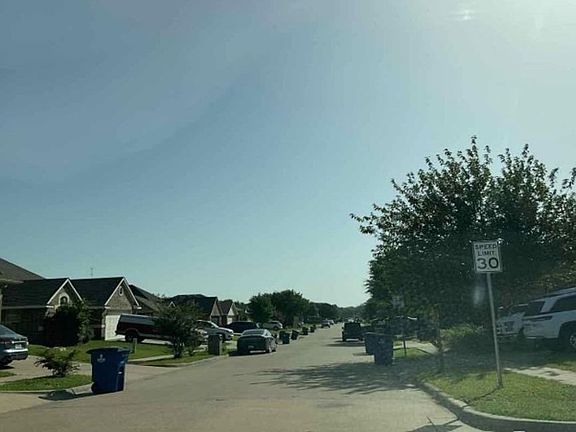 Exterior Neighborhood (street photo)