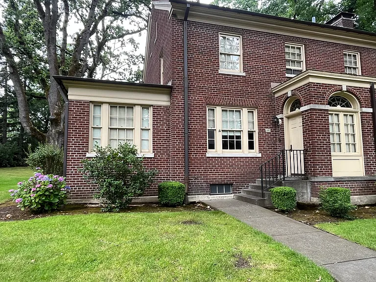 400 Hathaway Rd — Photo 4