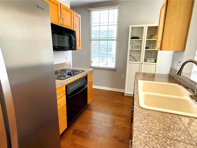 475 W 12th Ave #8H — Photo 15