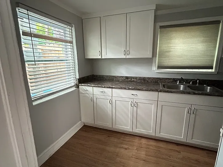 1517 Greenridge Rd #1 — Photo 2
