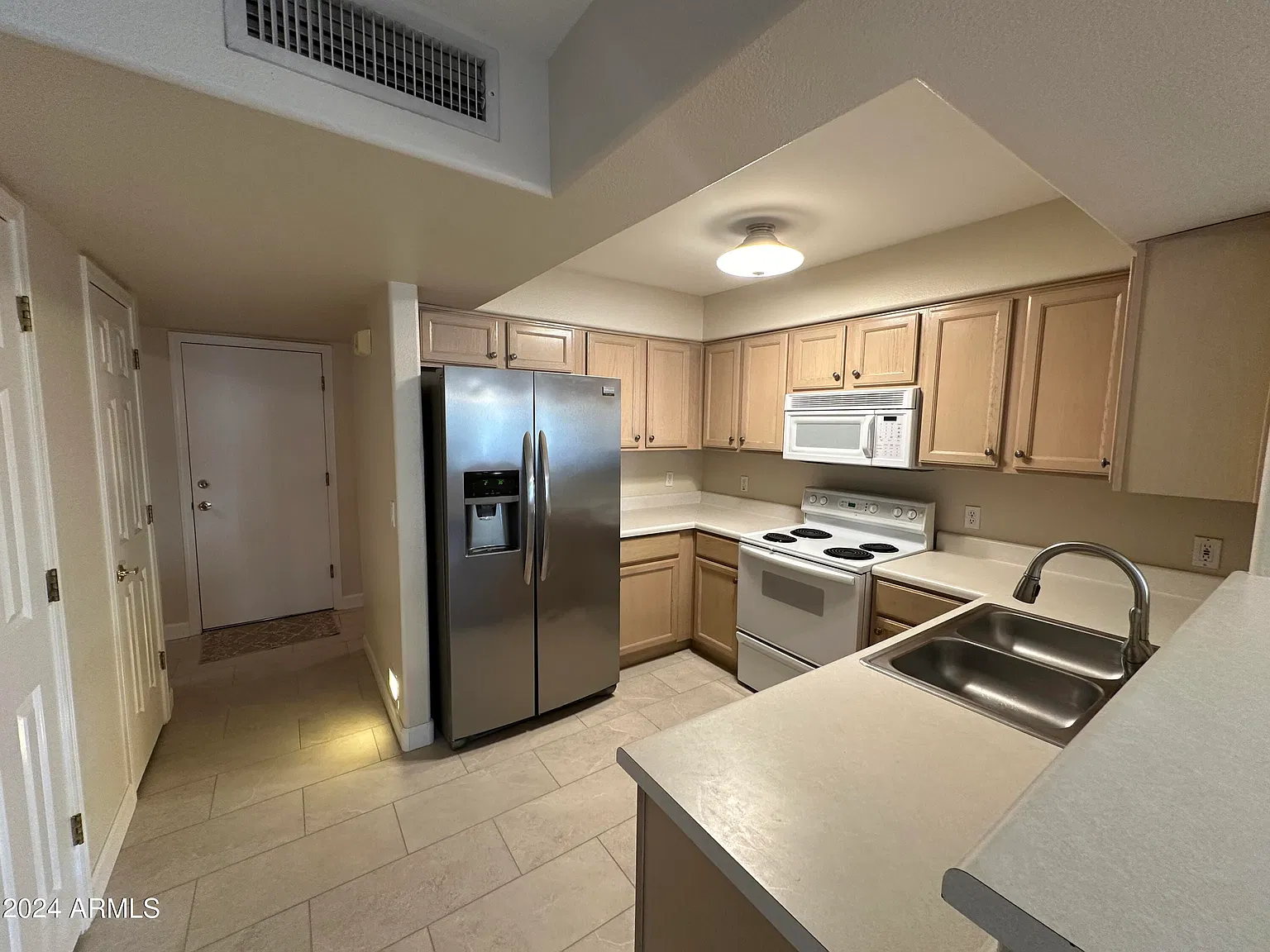 3 bed, 2.5 bath, 1469 sqft, $1,945 — Photo 4