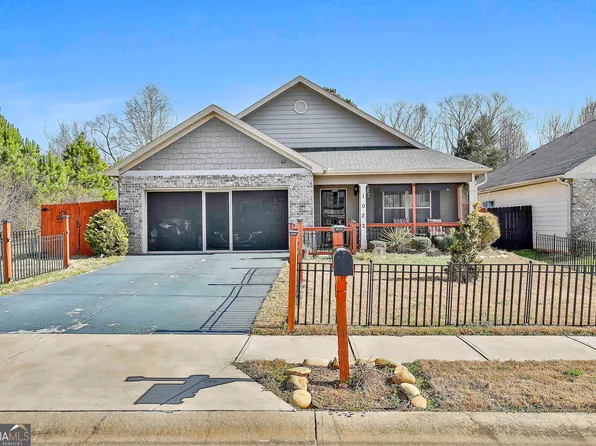 1022 Serene Lake Dr, Griffin, GA 30223