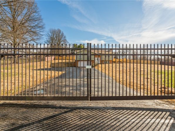 205 5th St, Brownsville, PA 15417