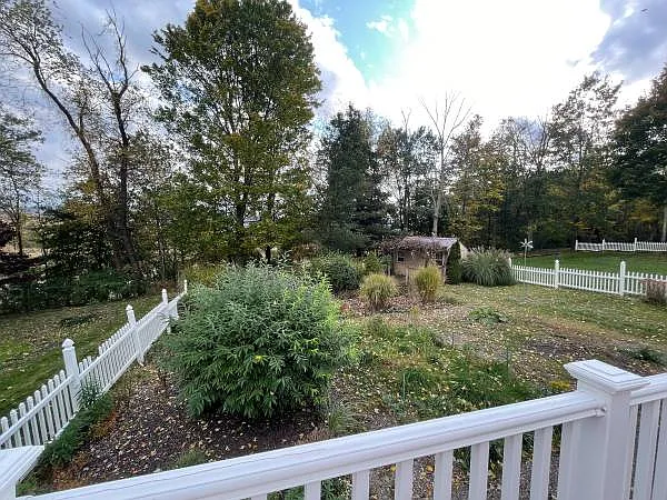 2 bed, 1300 sqft, $1,800 — Photo 2