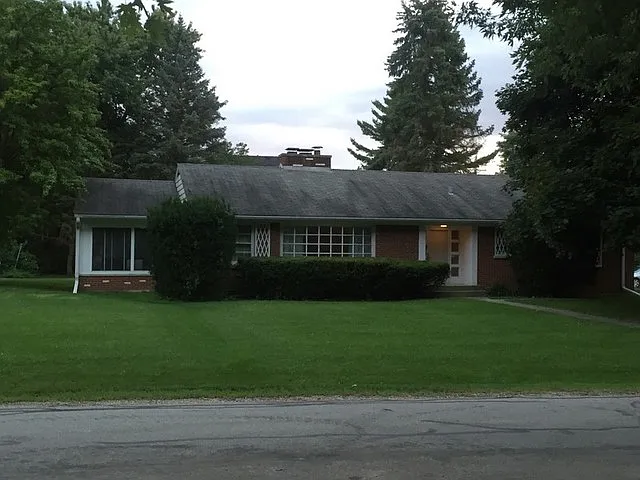 810 E Hillside Rd photo 1