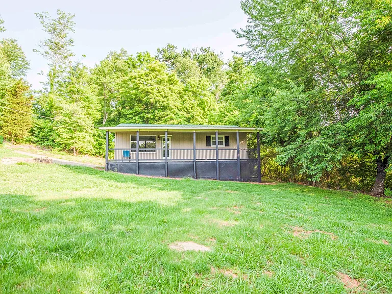 136 Harrison Ln — Photo 3