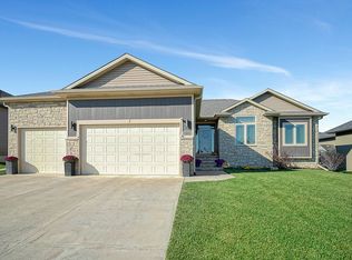 3010 Whispering Wind Blvd, Lincoln, NE 68516
