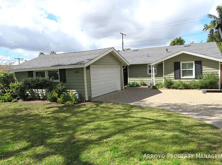 1165 Leonard Ave — Photo 1