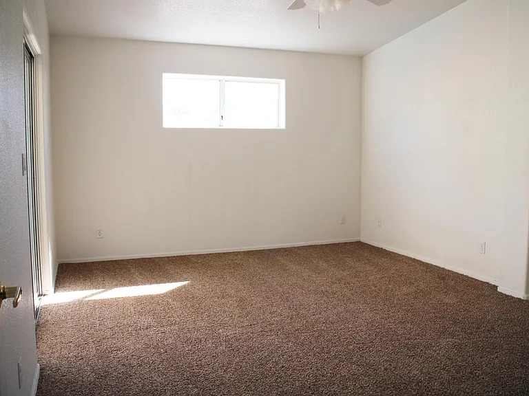 906 Desert View Dr — Photo 6