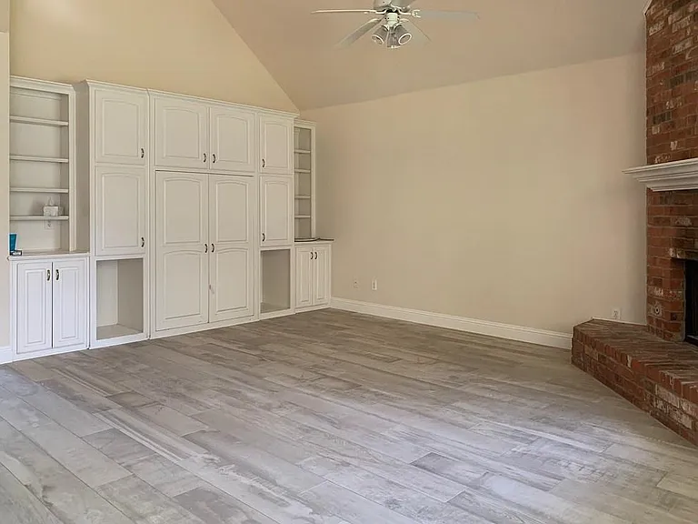 Wyndsor Creek Dr — Photo 6
