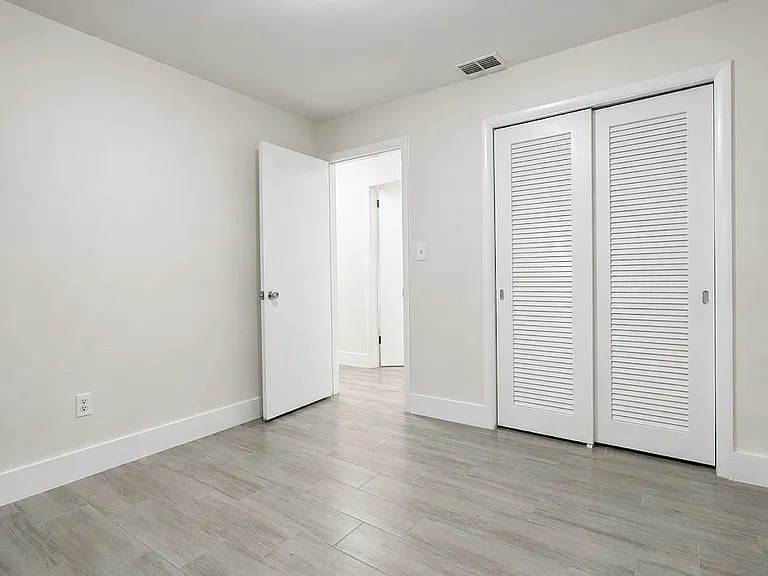 800 Willow Dr — Photo 18