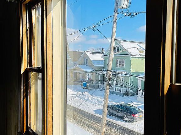 4th image of 216 Metcalfe St