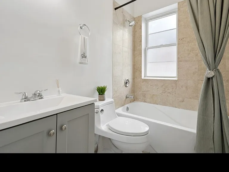 3849 W Ainslie St #1 — Photo 6